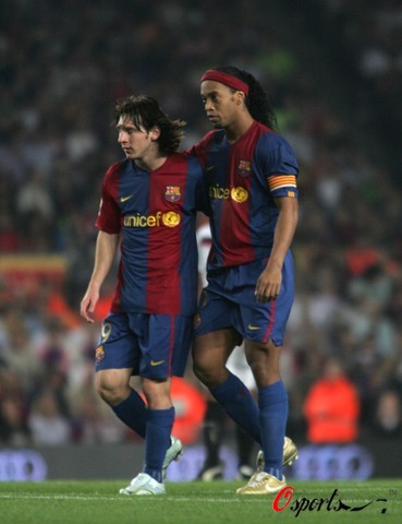 仅提示着他 仅提示着他