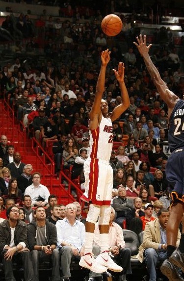 专注防守与 专注防守与