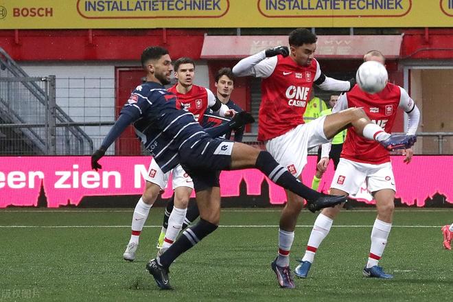 希腊队依然给予老将机会，帕帕尼古拉乌状态备受关注